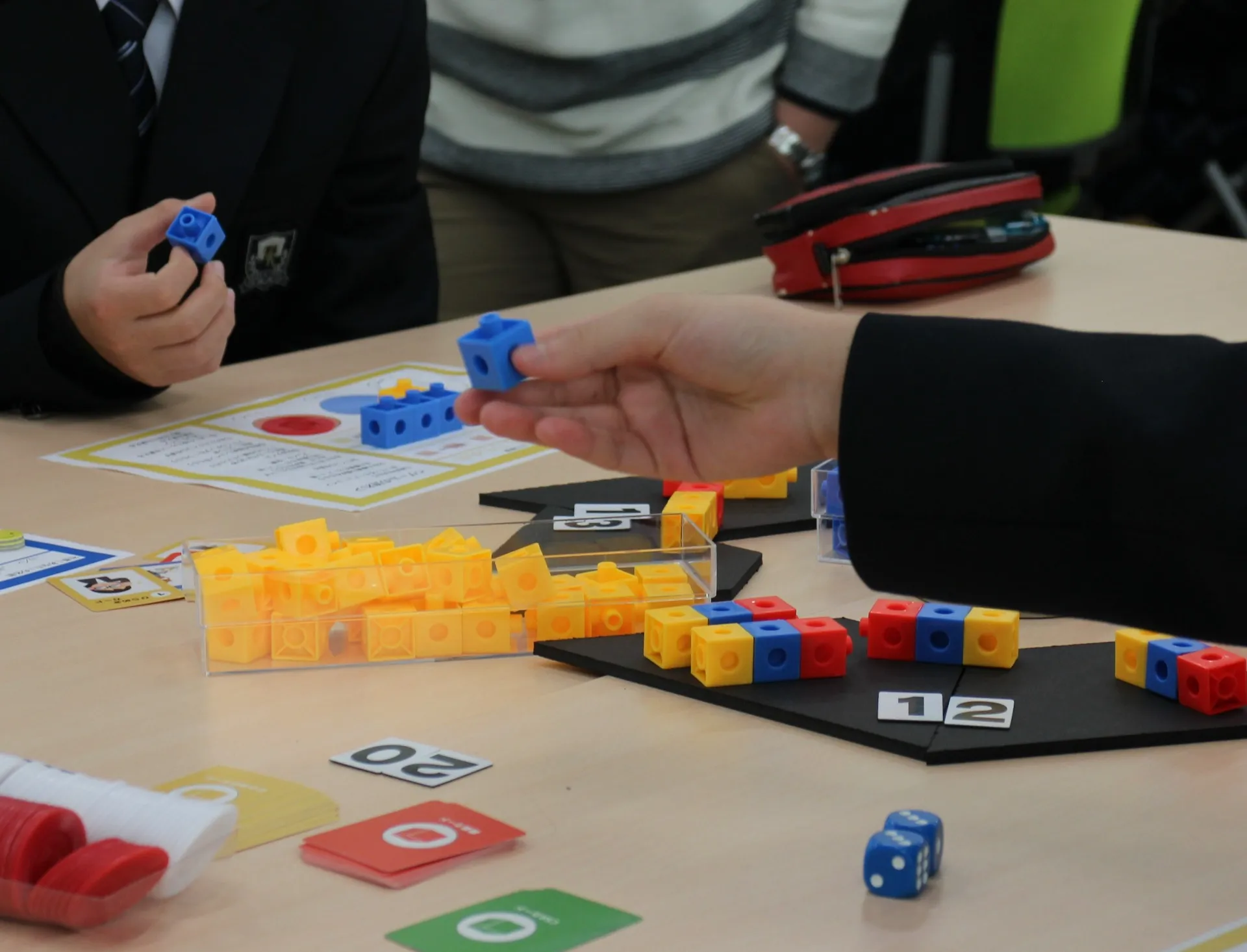 商品企画に奮闘する子ども